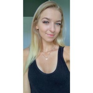 Meet your Posher, Chloe